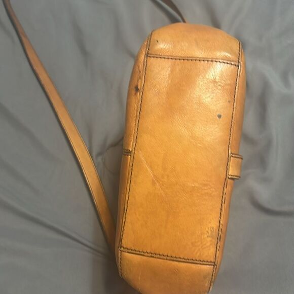 Etienne Aigner Vintage Shoulder Bag, tan leather, charm - Picture 5 of 11